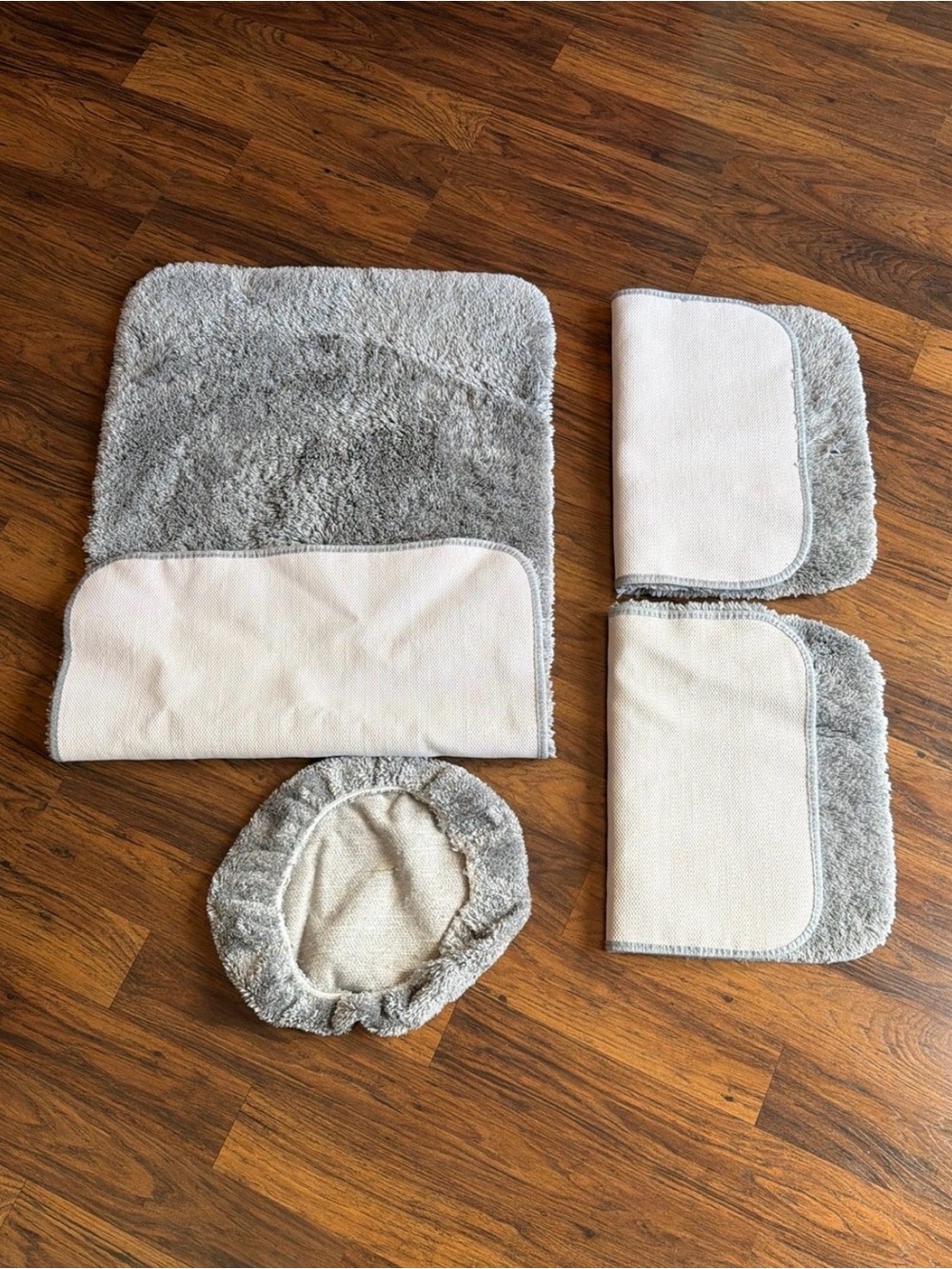 Bathroom Rug Set 4 Piece (EUC) - Picture 2 of 2